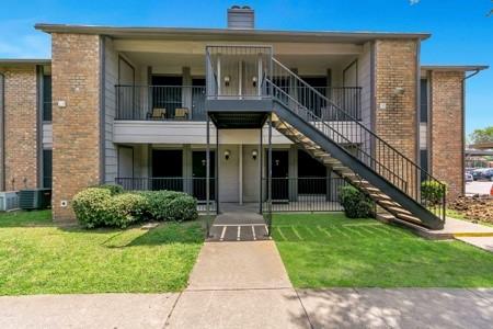500 E Loop 820 708 Property Photo 2