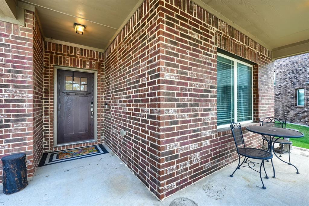 2406 Lucerne Drive Property Photo 3