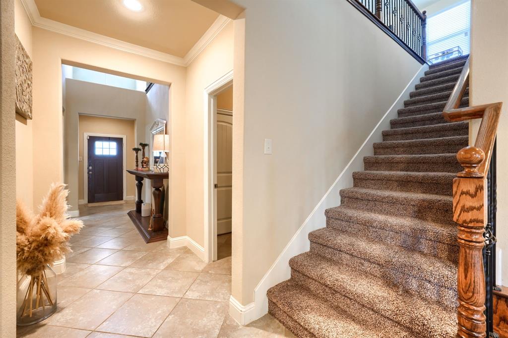 2406 Lucerne Drive Property Photo 5