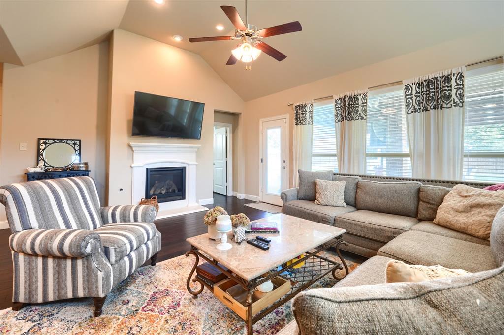 2406 Lucerne Drive Property Photo 13