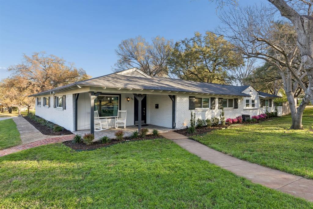 1828 Ems Road Property Photo 3