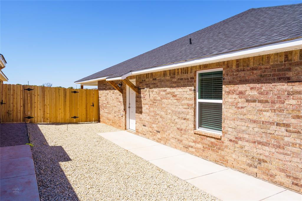 2710 Roman Lane Property Photo 4