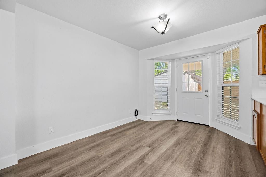 2304 Crestmeadow Street Property Photo 7