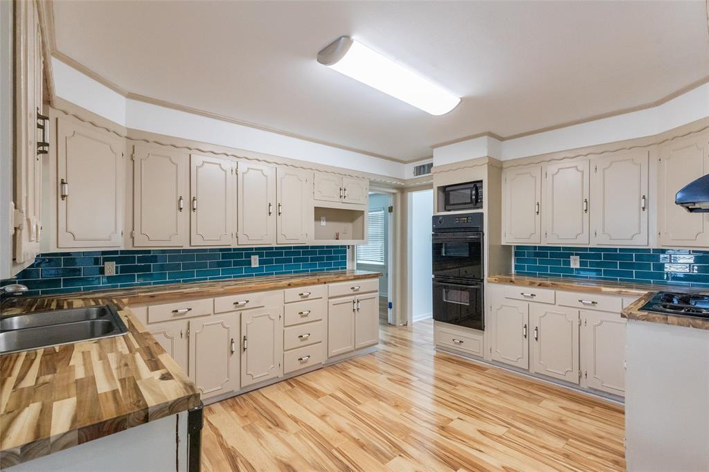 902 Avenue O Property Photo 11