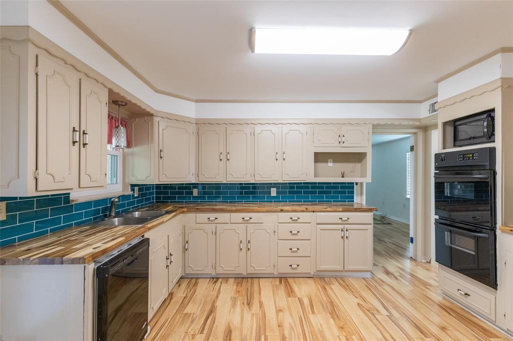 902 Avenue O Property Photo 12