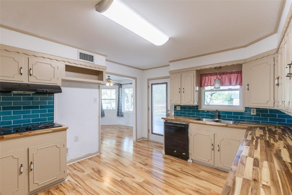 902 Avenue O Property Photo 13