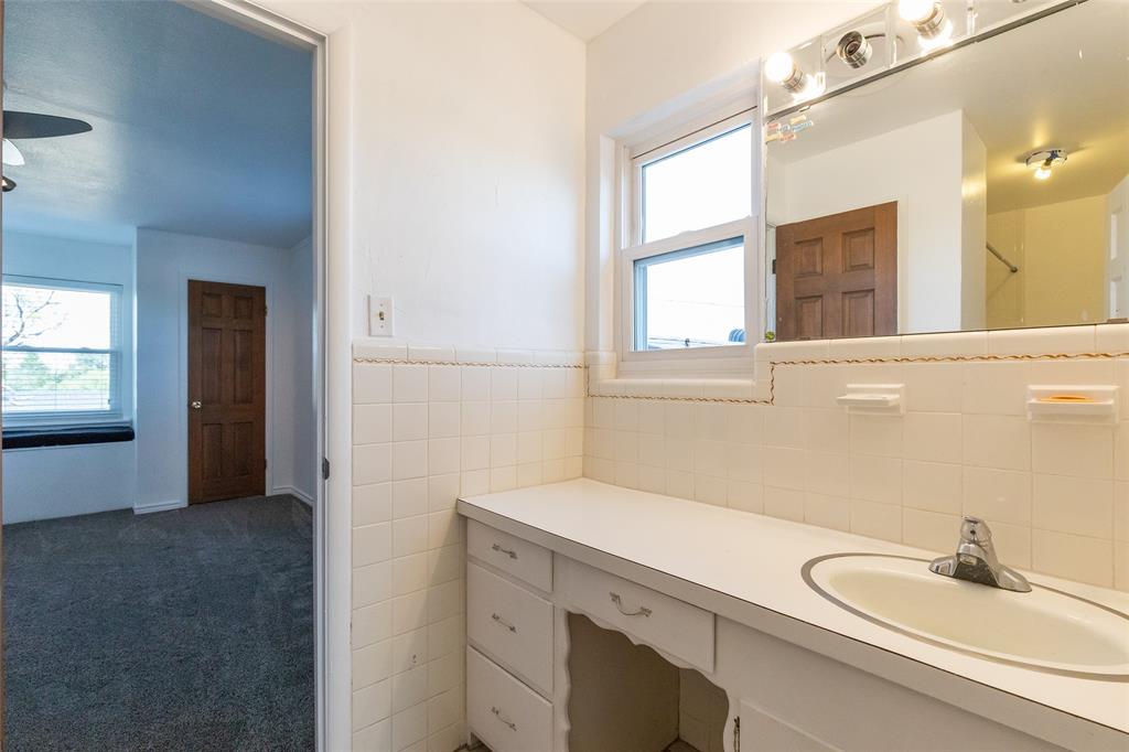 902 Avenue O Property Photo 24