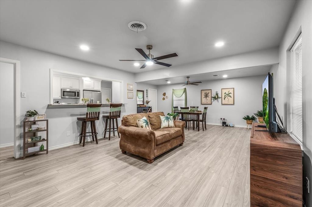 2244 Cambridge Drive Property Photo 3