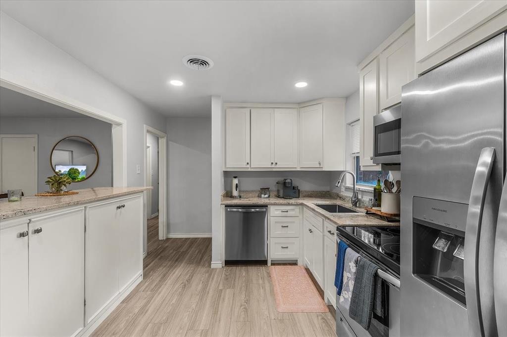 2244 Cambridge Drive Property Photo 15