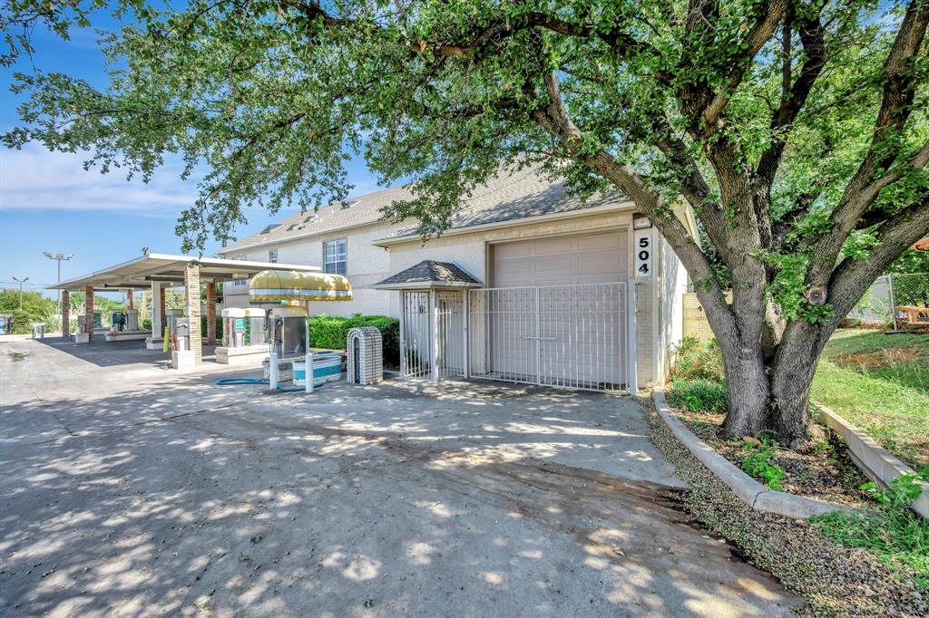 504 N Main Property Photo 13