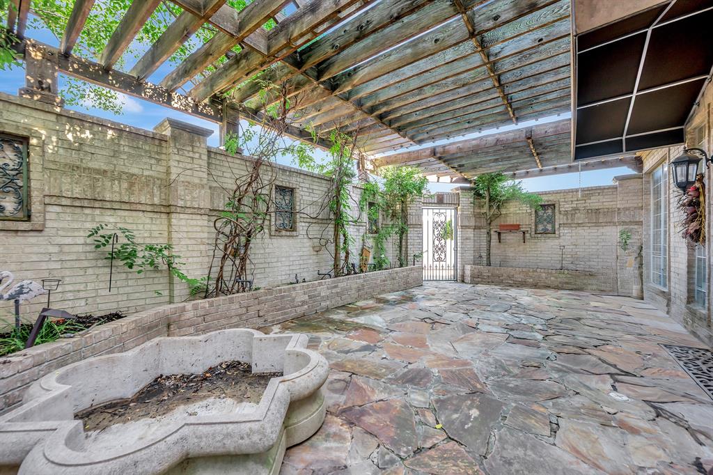 504 N Main Property Photo 24