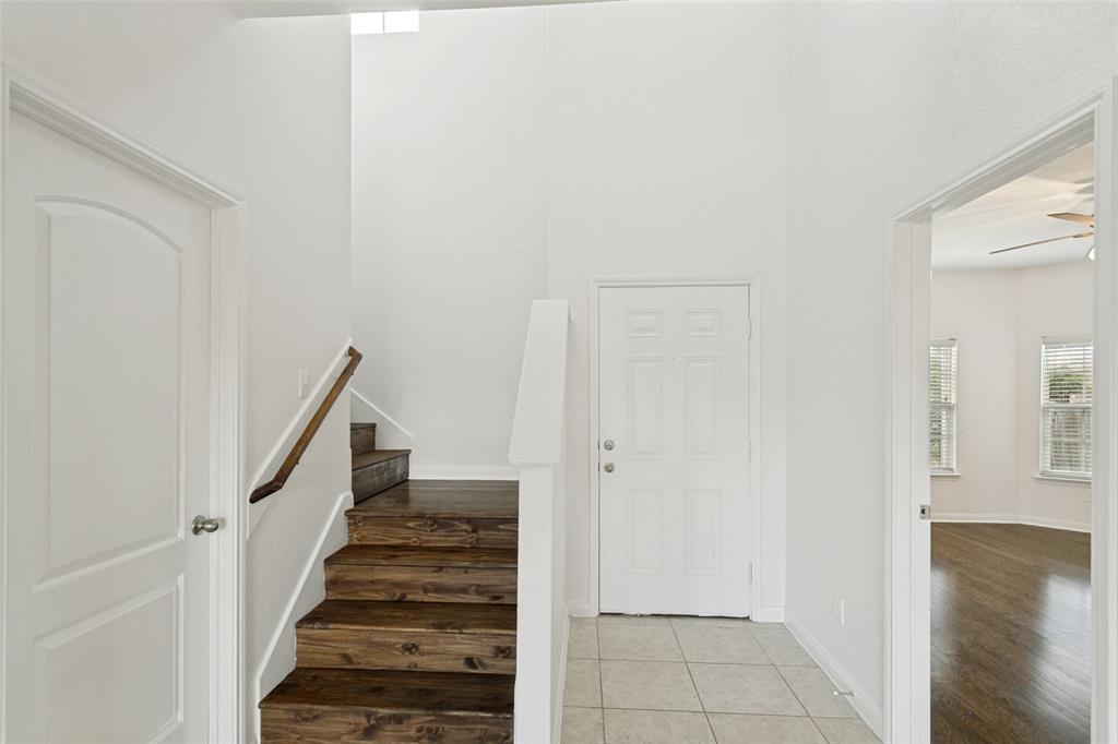 215 Silverleaf Drive Property Photo 2