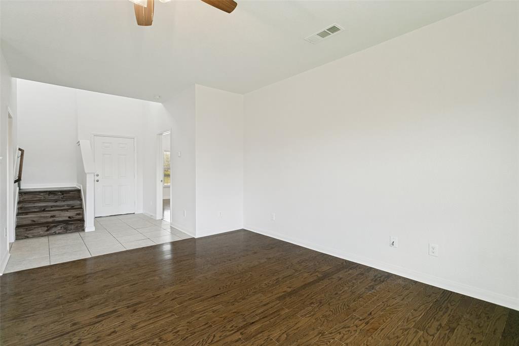 215 Silverleaf Drive Property Photo 3