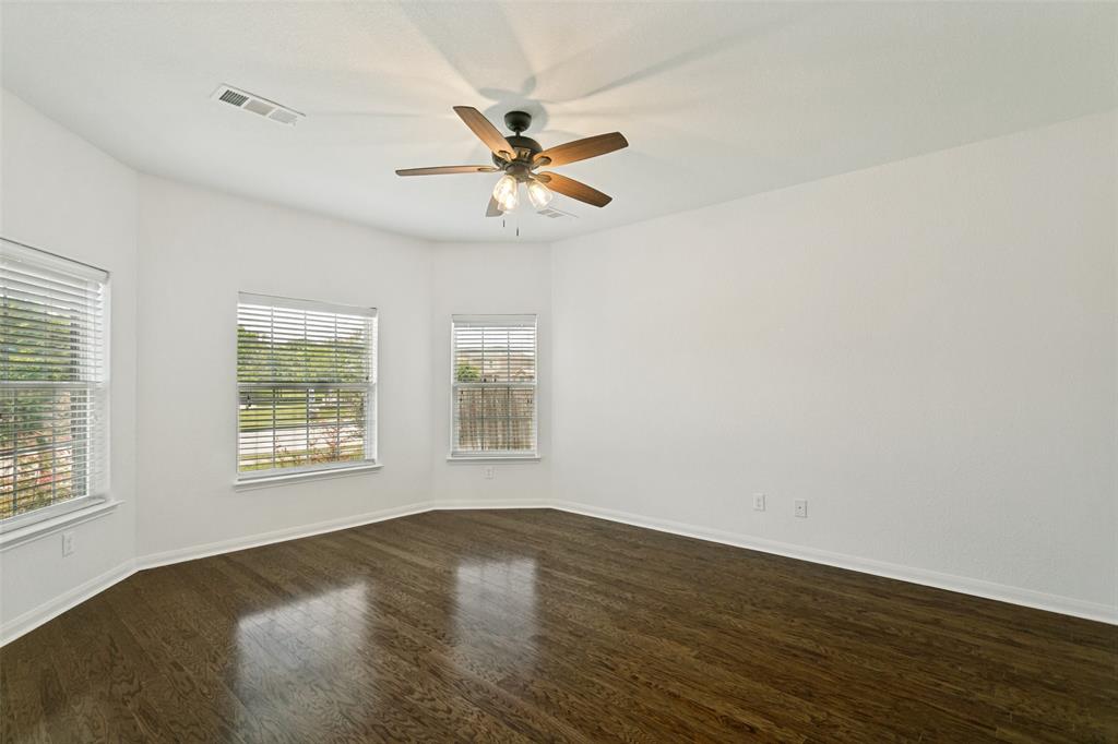 215 Silverleaf Drive Property Photo 6
