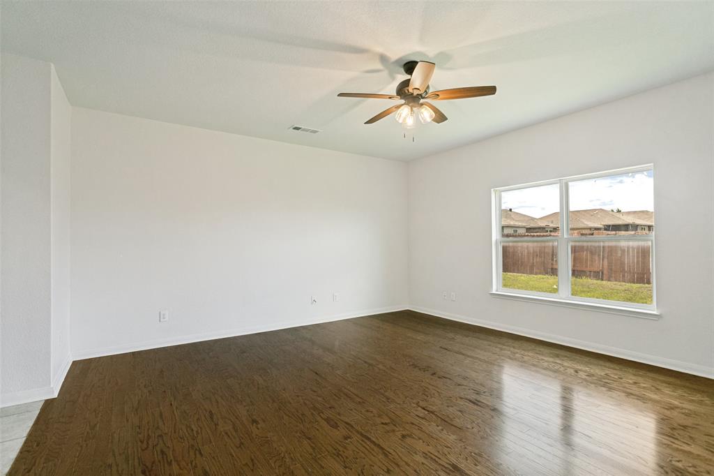 215 Silverleaf Drive Property Photo 9