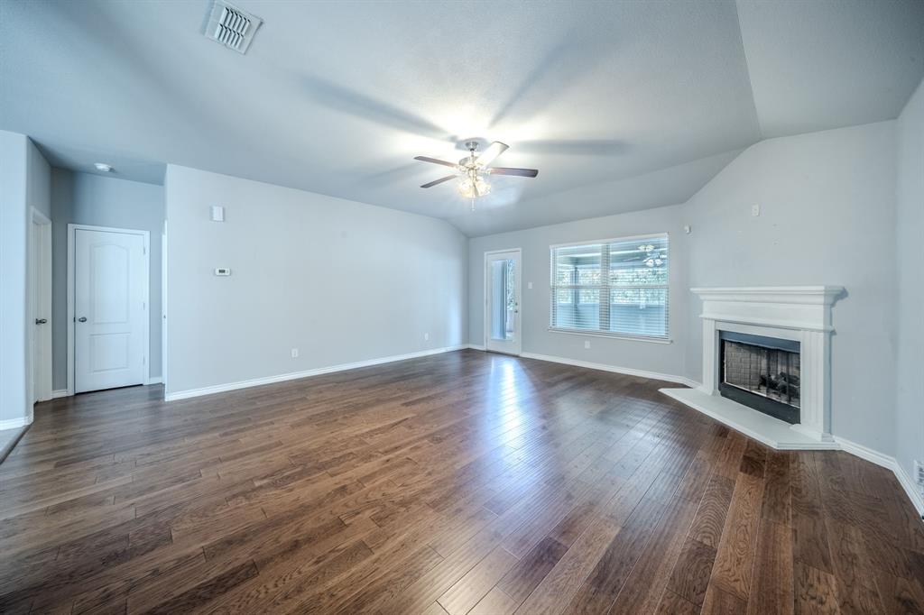 5735 Mountain Hollow Drive Property Photo 4