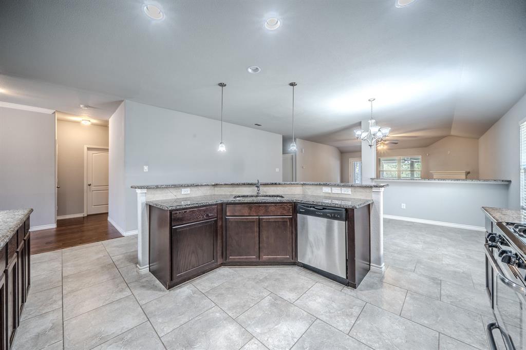 5735 Mountain Hollow Drive Property Photo 8