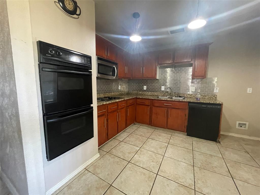 10515 Eastcrest Lane Property Photo 8