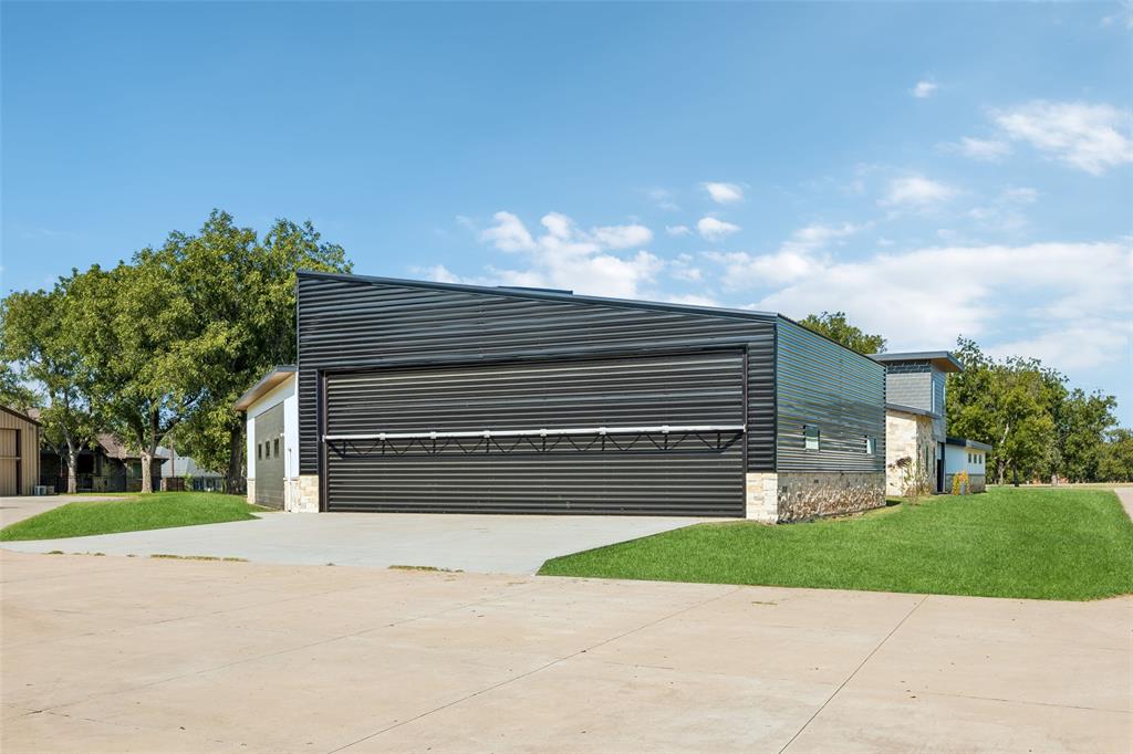 9003 King Air Drive Property Photo 4