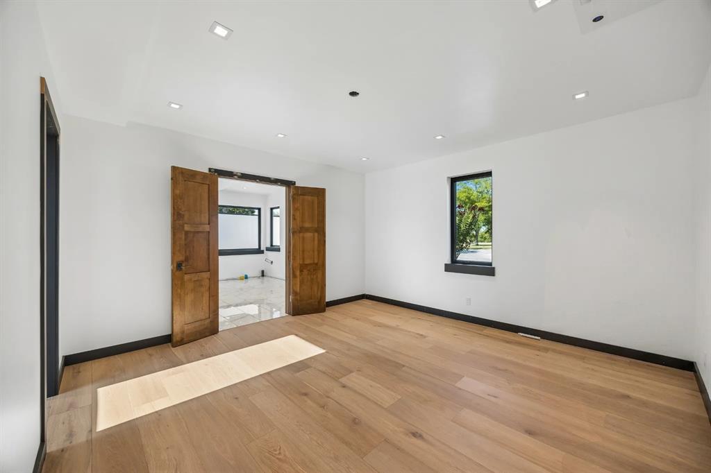 9003 King Air Drive Property Photo 12