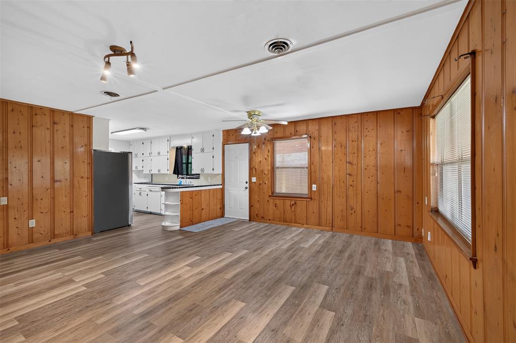 2425 Waverly Property Photo 3