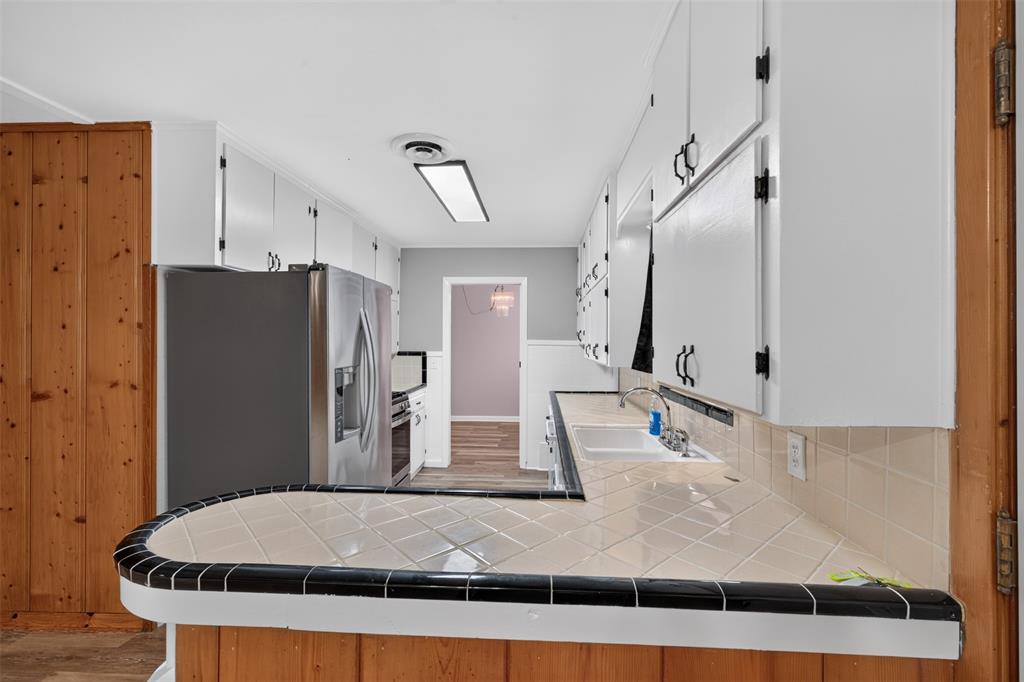 2425 Waverly Property Photo 4