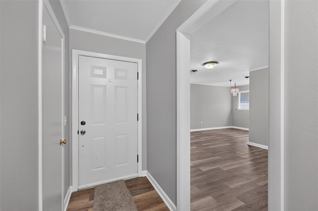 2425 Waverly Property Photo 8