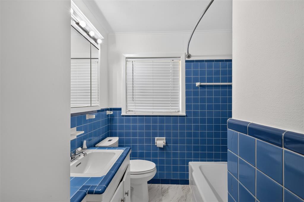 2425 Waverly Property Photo 11
