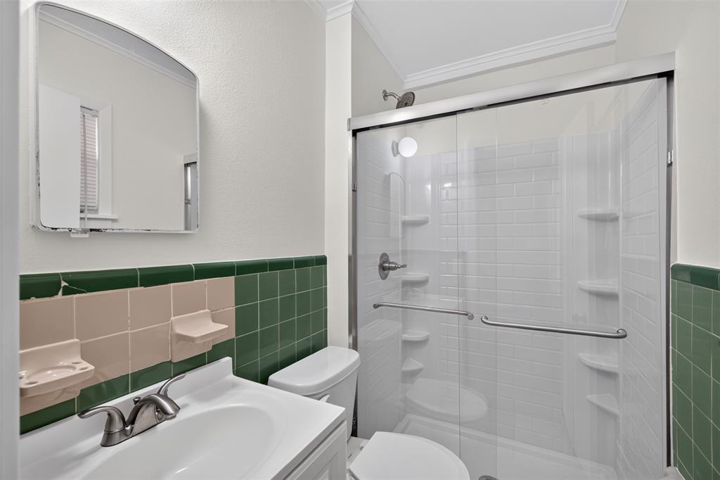 2425 Waverly Property Photo 14