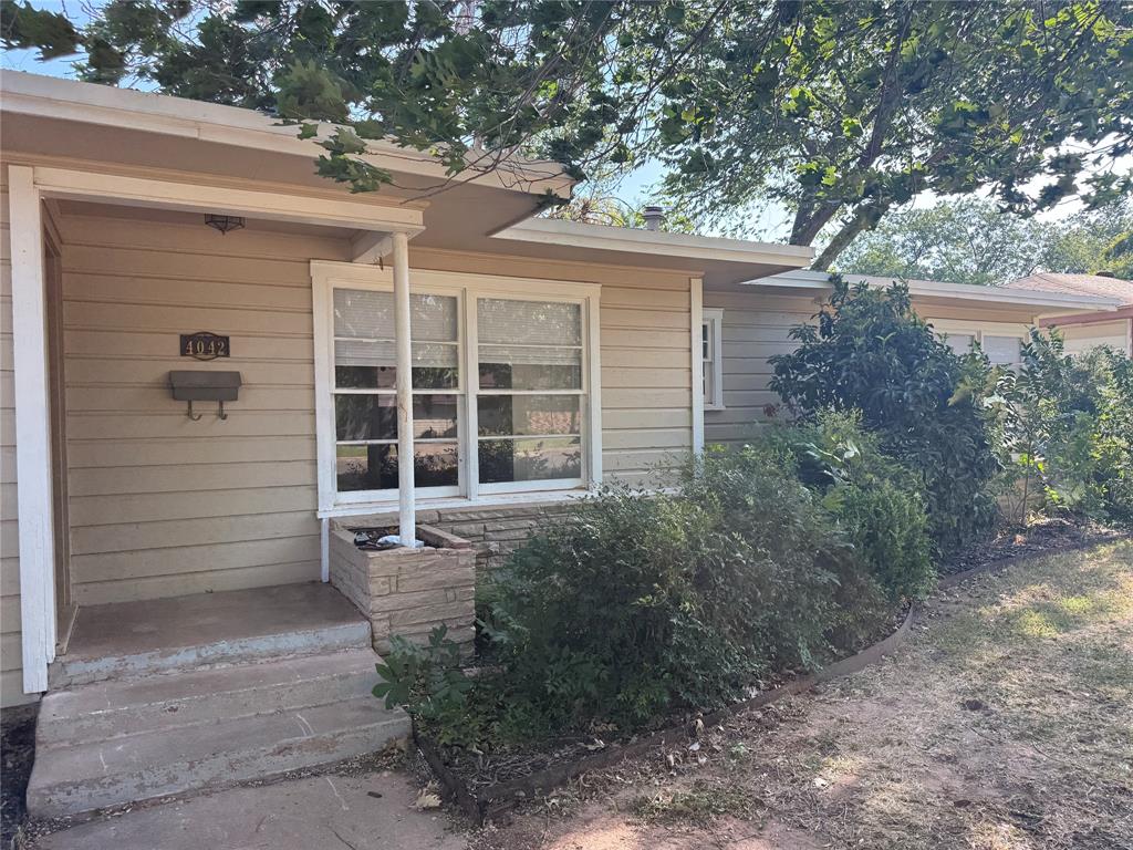 4042 Benbrook Street Property Photo 2