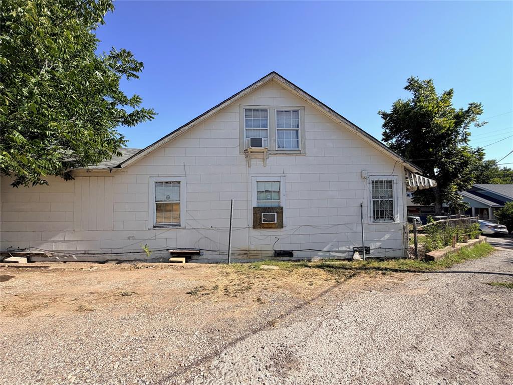 317 Lansing Street Property Photo 2