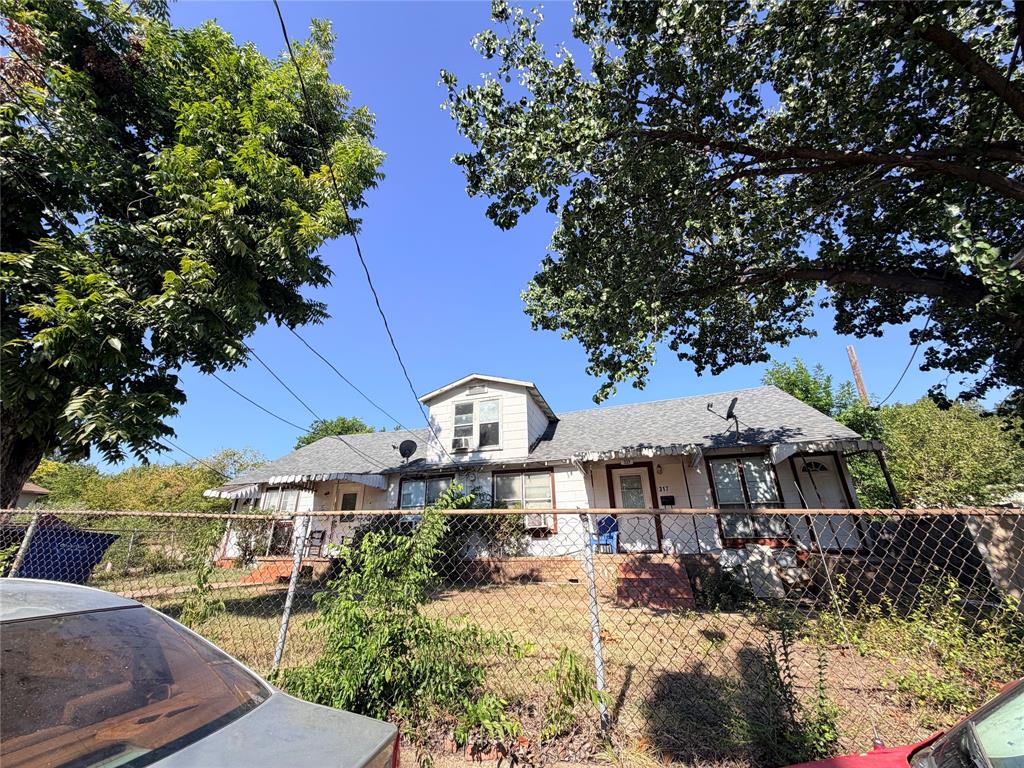 317 Lansing Street Property Photo 3