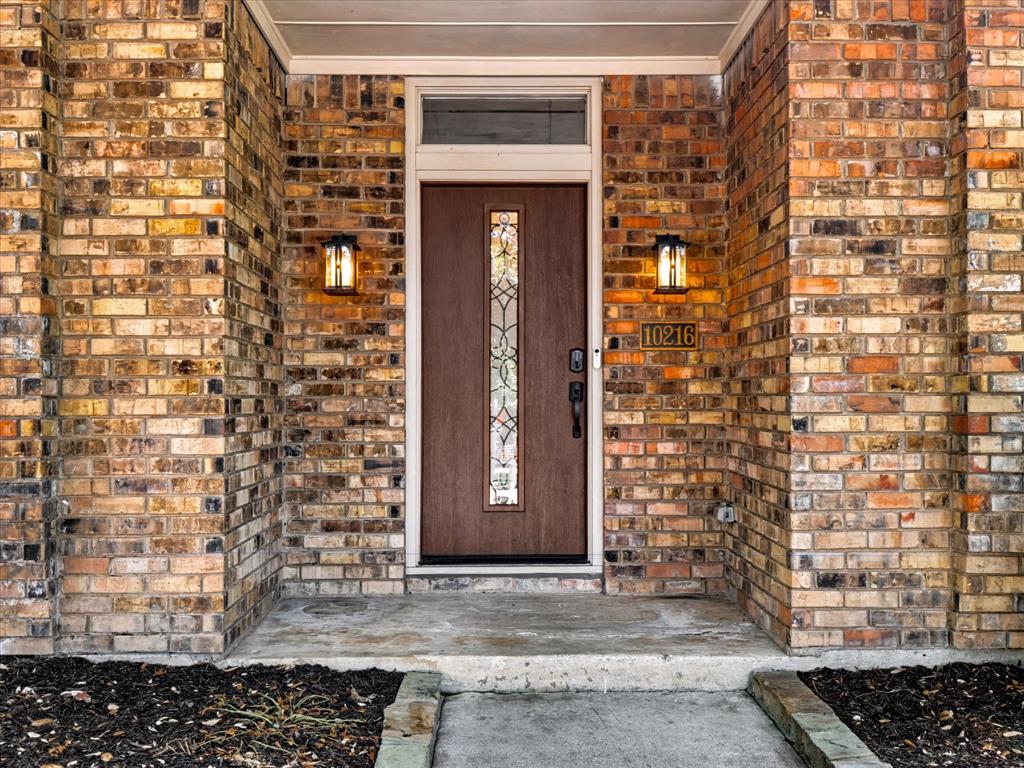 10216 Shadow Way Property Photo 5