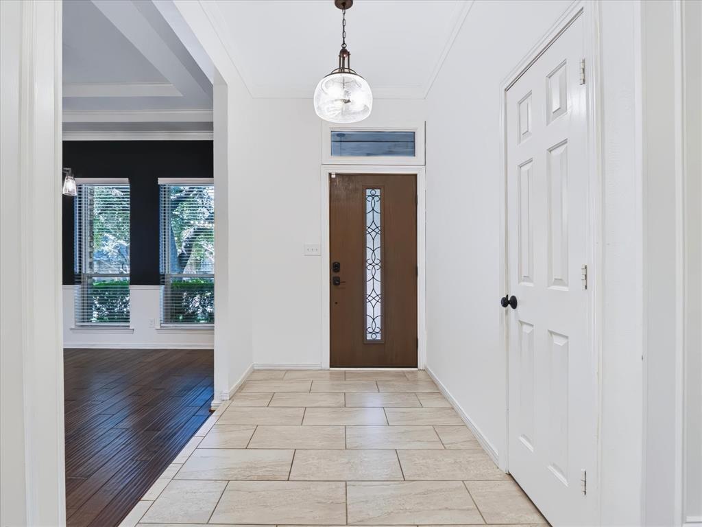 10216 Shadow Way Property Photo 6