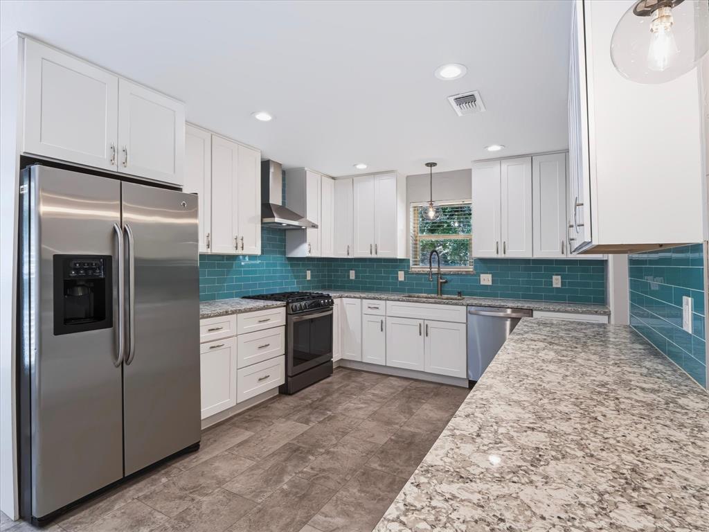 10216 Shadow Way Property Photo 13