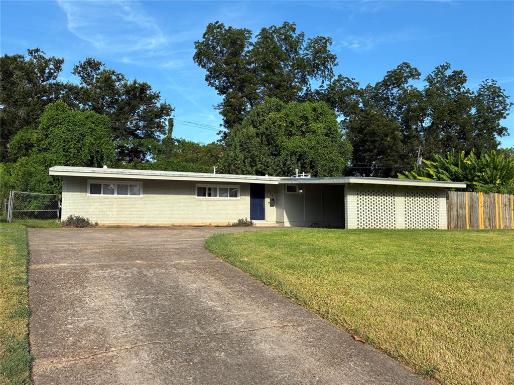 949 Captain Shreve Drive Property Photo 1