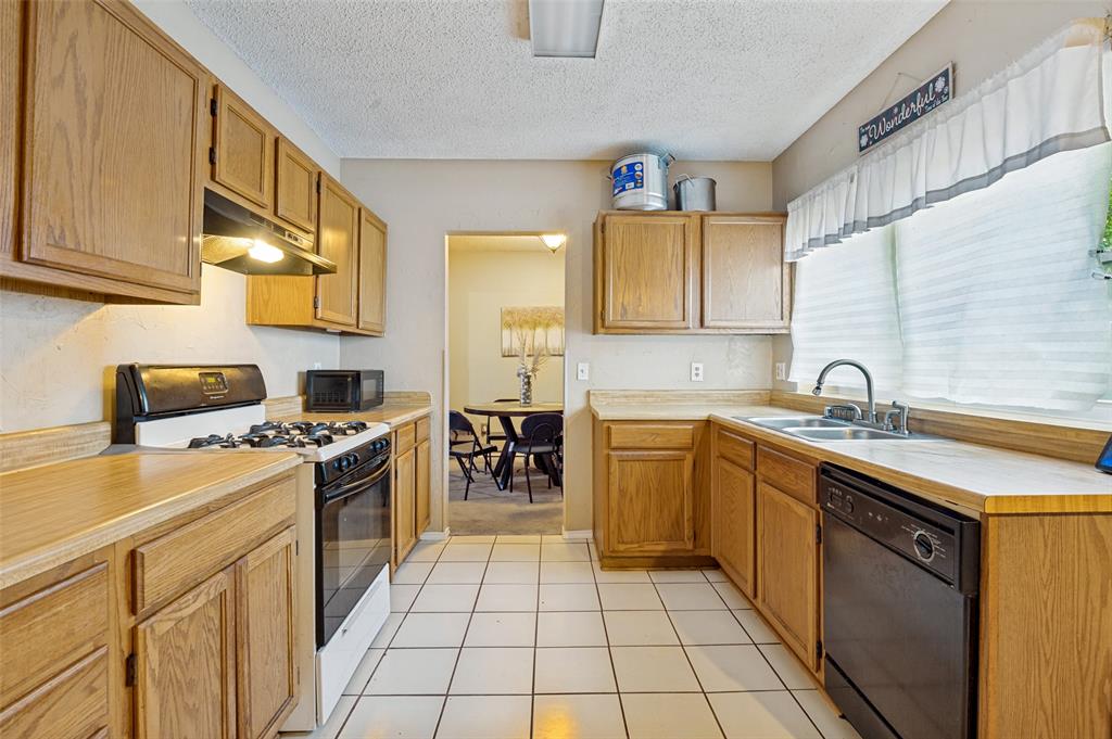 4442 Mercer Street Property Photo 14