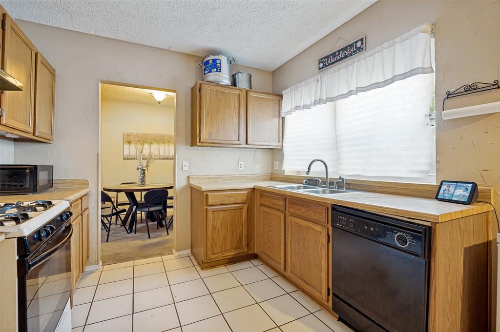 4442 Mercer Street Property Photo 15