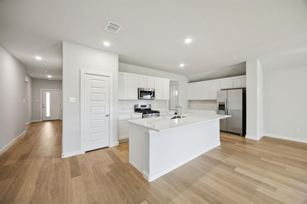 720 Brightstar Drive Property Photo 4