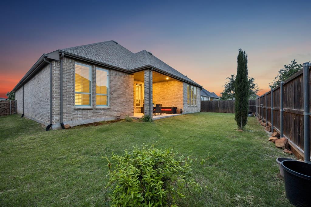 1950 Foxglen Drive Property Photo 27