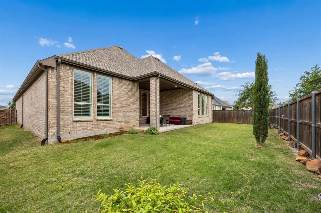 1950 Foxglen Drive Property Photo 31