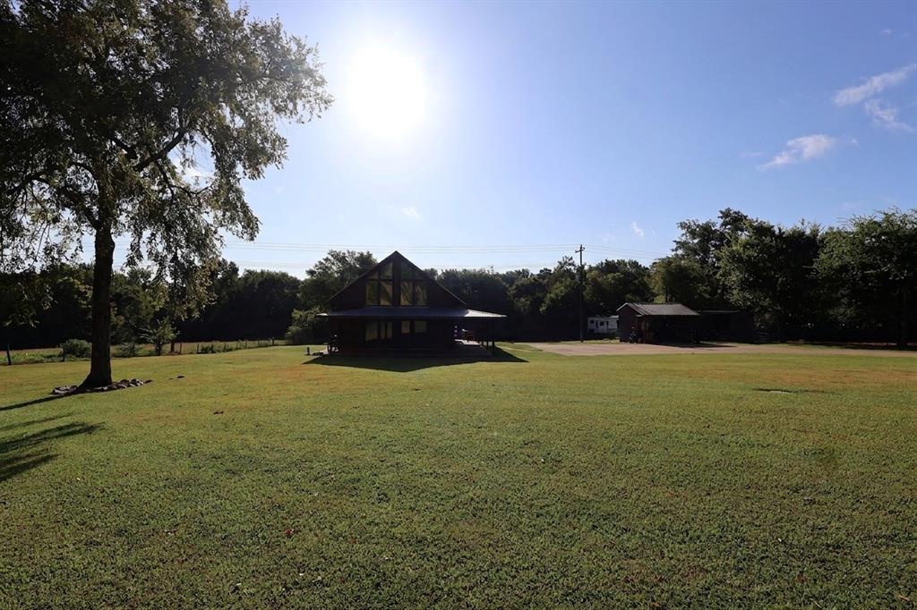 436 County Road 3802 Property Photo 4