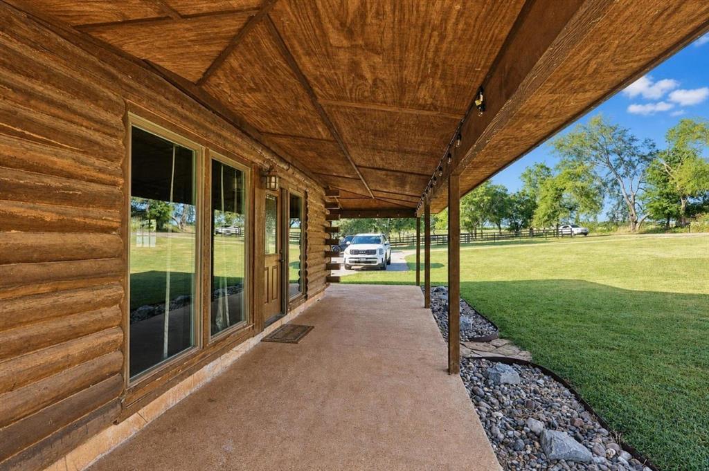 436 County Road 3802 Property Photo 8