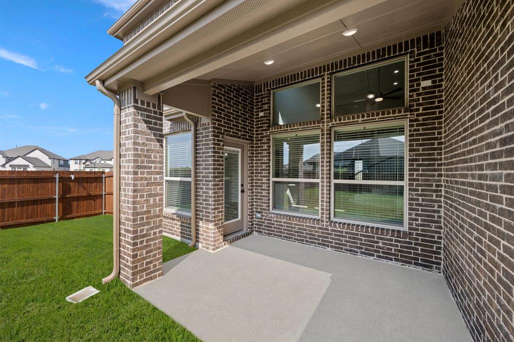 1109 Cowbird Way Property Photo 5