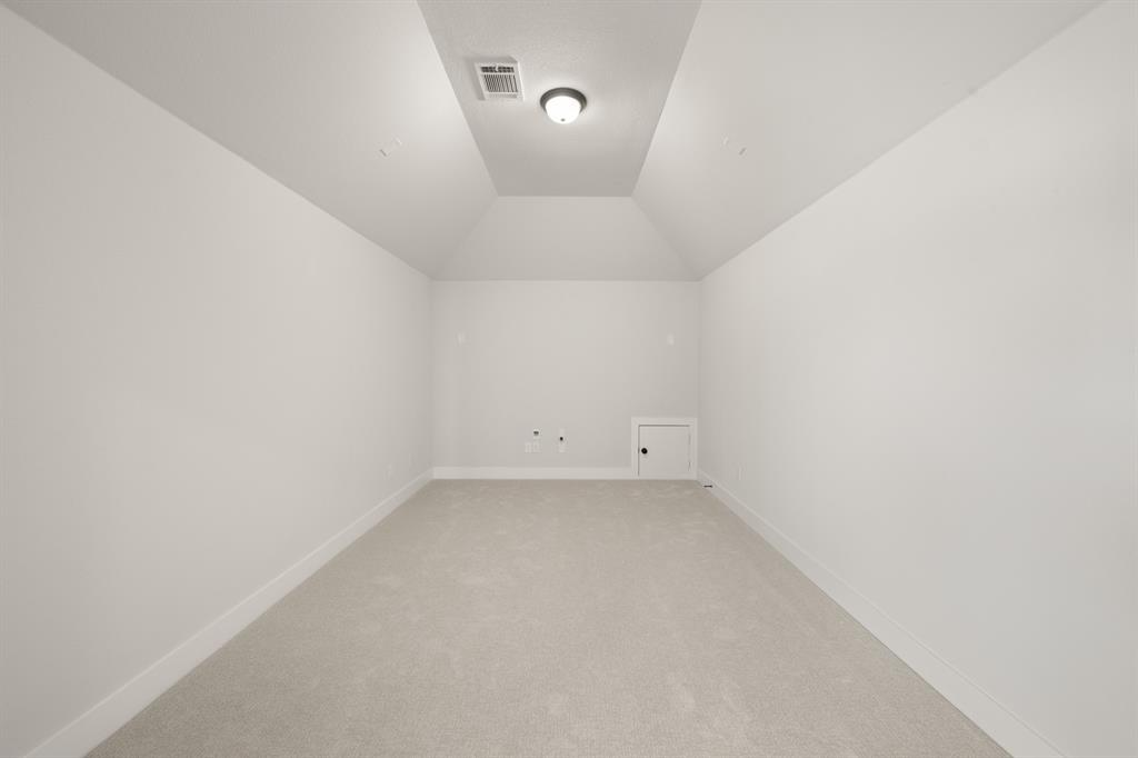 1109 Cowbird Way Property Photo 40