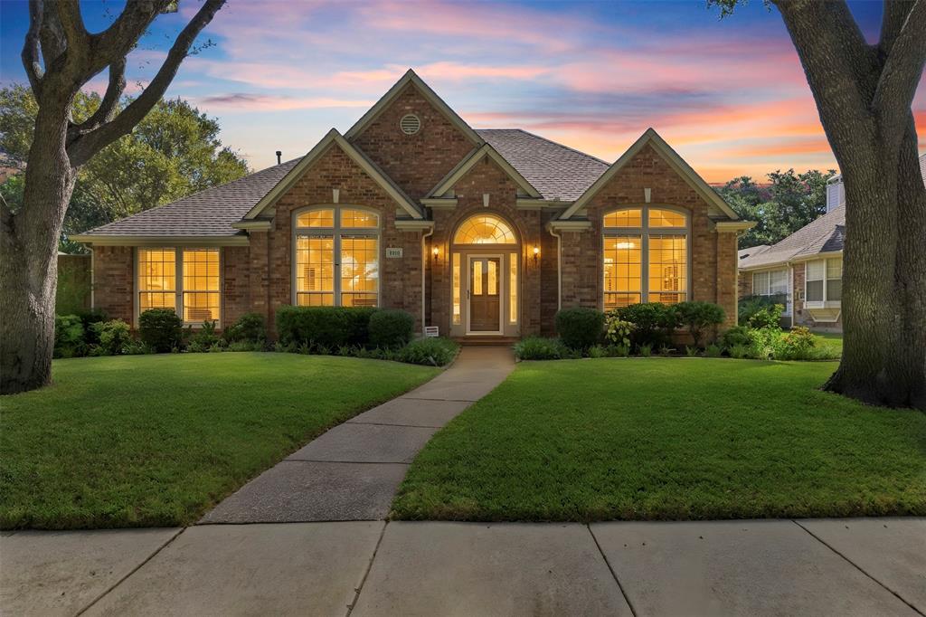 2910 Live Oak Drive