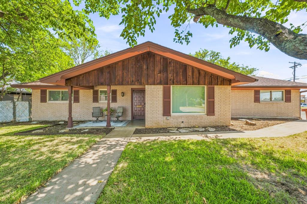409 N Charlotte Property Photo 1