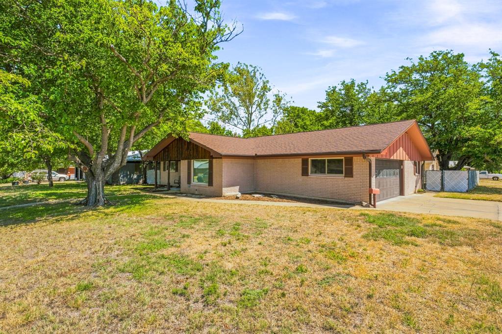 409 N Charlotte Property Photo 4