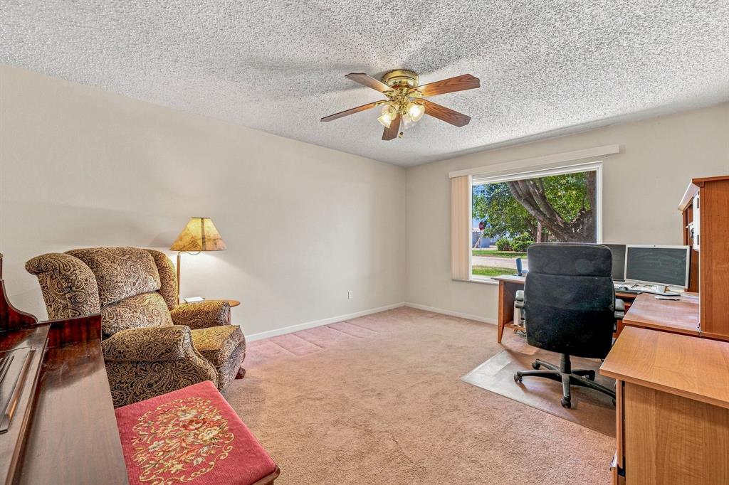 409 N Charlotte Property Photo 6