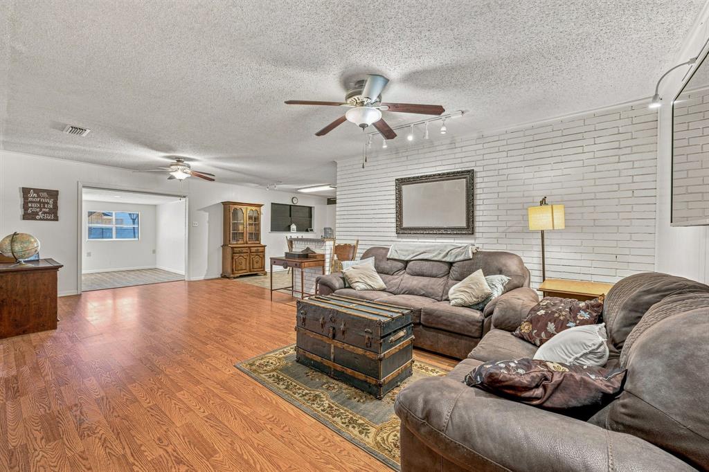 409 N Charlotte Property Photo 8